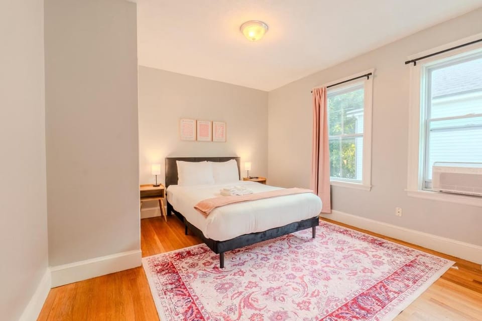 Spacious 3BR 4 Queen Bed Near Boston & Transit Apartment in Somerville