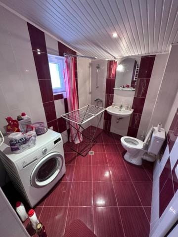 City Center 2-Bedroom House with Yard & Parking Apartment in Bulgaria