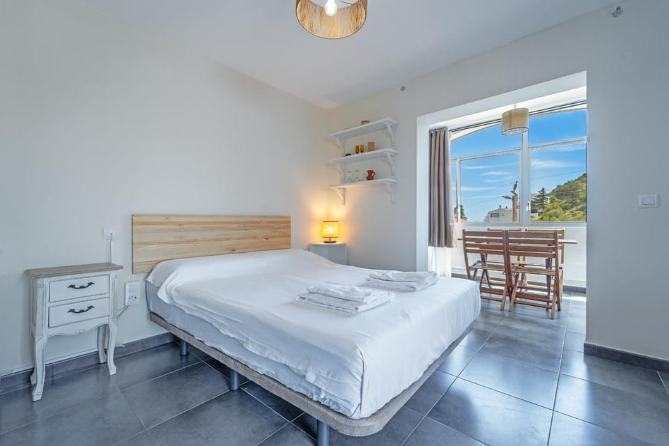 Bed, Living room