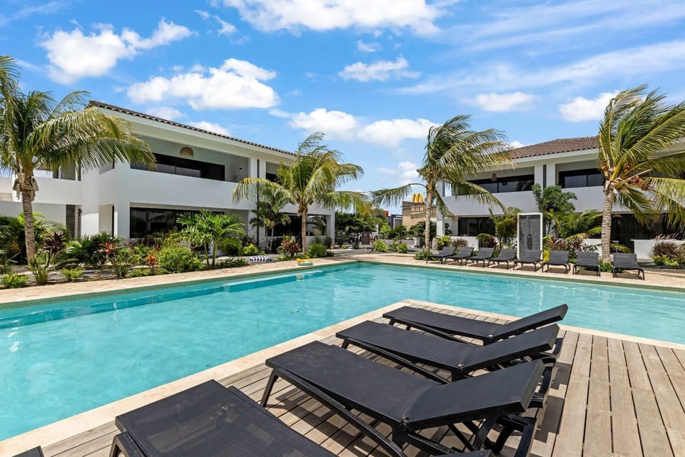 Azure stay - Luxury Stay - Pool - Santa Rosa Apartment in Willemstad