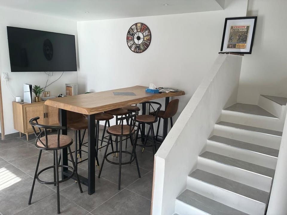 Maison deux chambres avec climatisation et terrasse tout confort House in Centre-Val de Loire