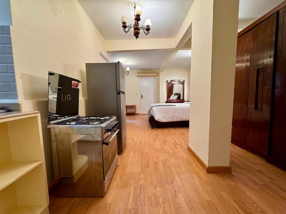 Kitchen or kitchenette, oven