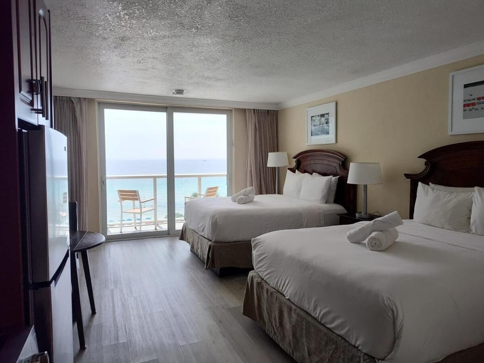 Beautiful Direct Ocean View Room Apartment in Sunny Isles Beach