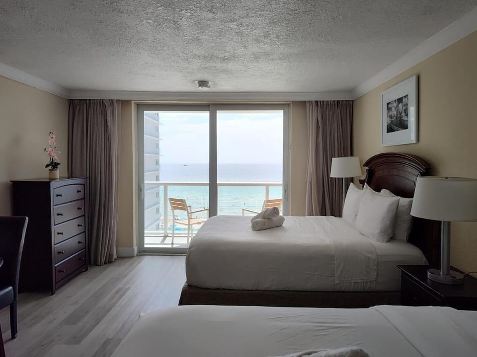 Beautiful Direct Ocean View Room Apartment in Sunny Isles Beach