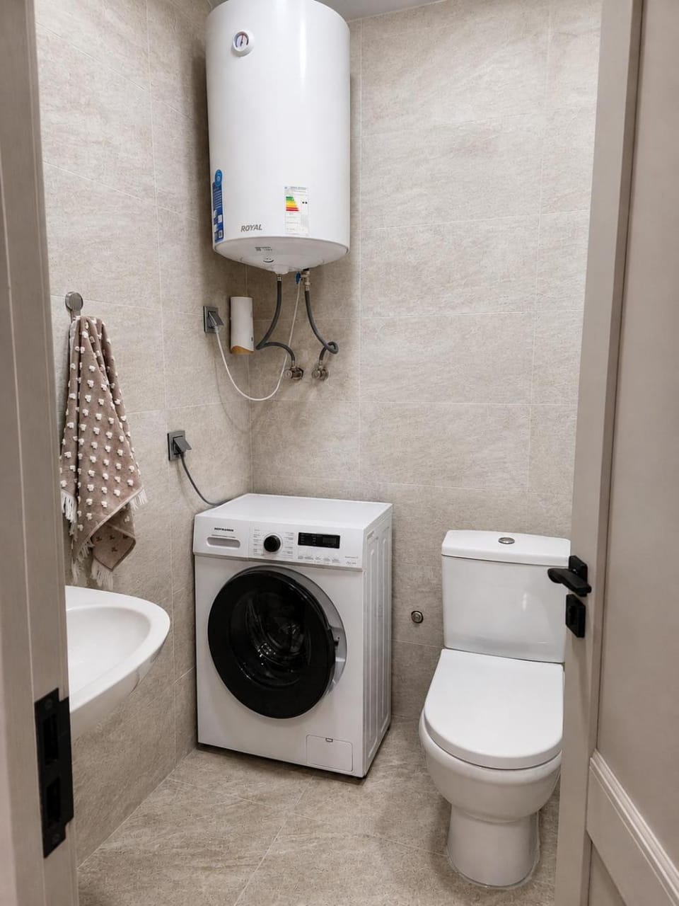 Toilet, Bathroom, towels, washing machine, dryer
