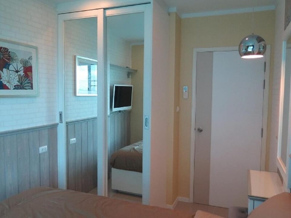 Lumpini Parkbeach Pattaya Pool View Apartment in Pattaya City