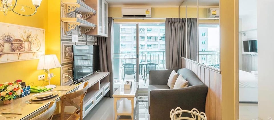Lumpini Parkbeach Pattaya Pool View Apartment in Pattaya City