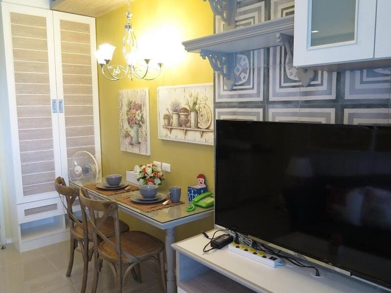 Lumpini Parkbeach Pattaya Pool View Apartment in Pattaya City