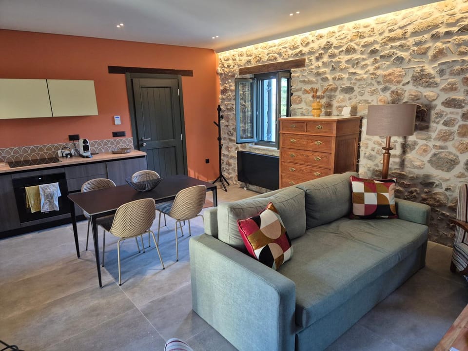 Seating area, Dining area