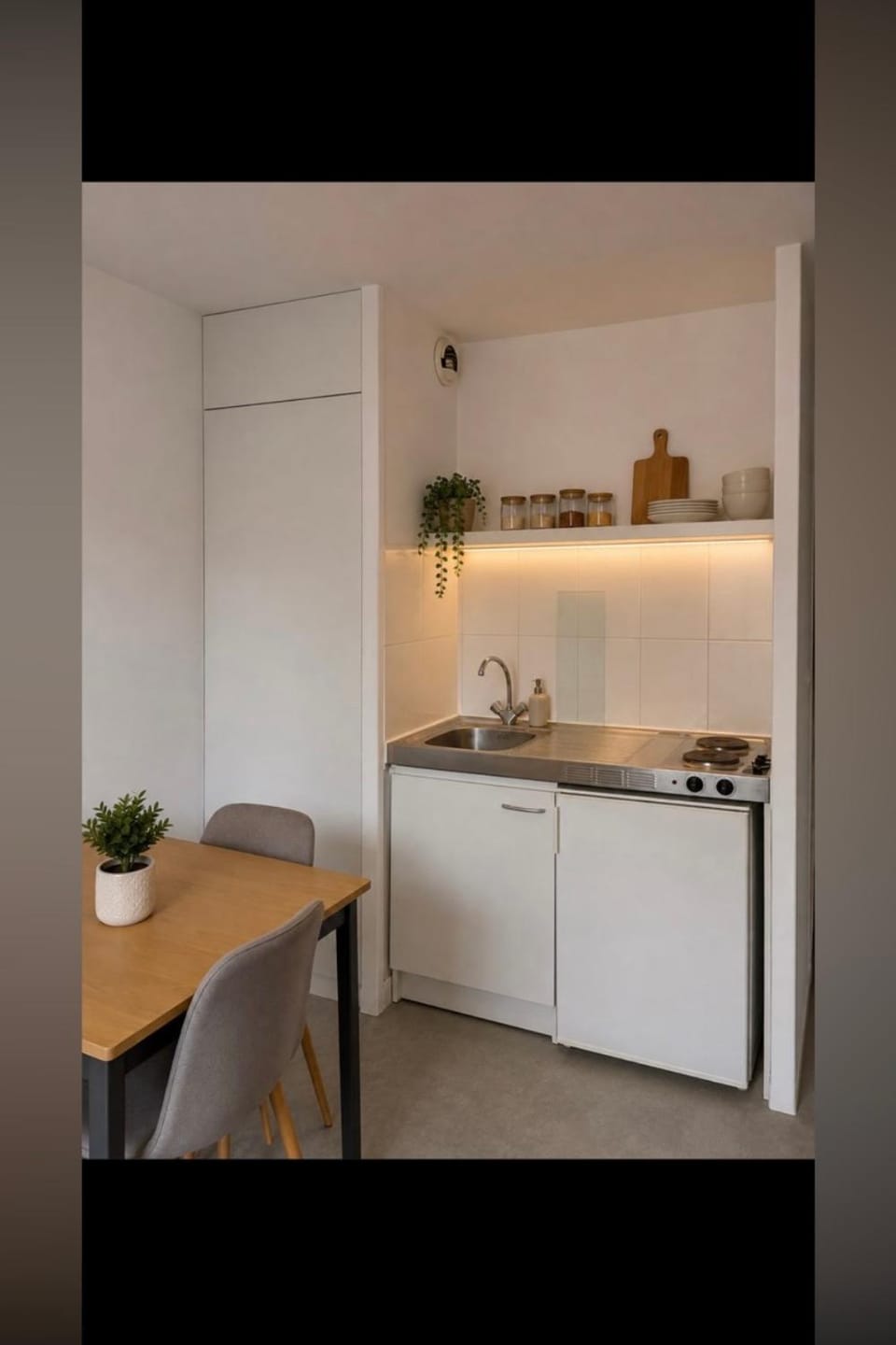 Kitchen or kitchenette