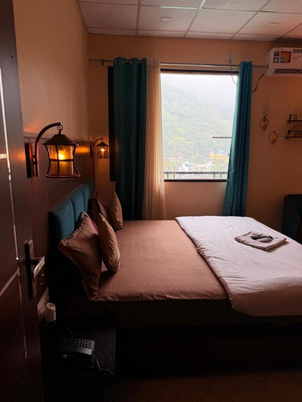Himalaya Stays - Near Laxman Jhula Hotel in Rishikesh
