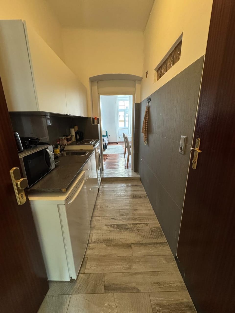 Vienna Apartment near U-Bahn up to 4 Guests 2,5 km to Center Bed Sofa Bed Wi-Fi Apartment in Vienna