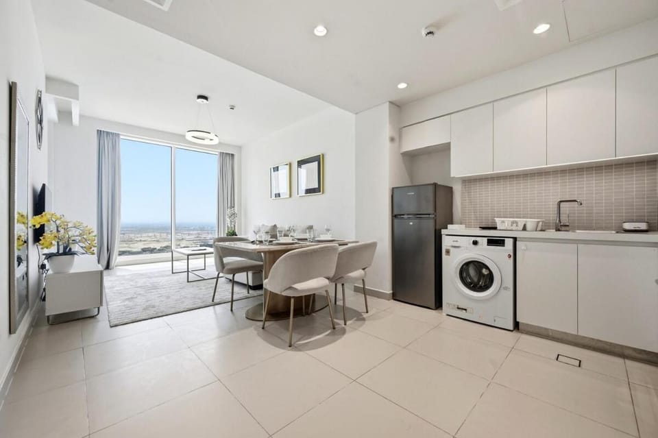 Kitchen or kitchenette, Living room, Dining area, oven, toaster, washing machine