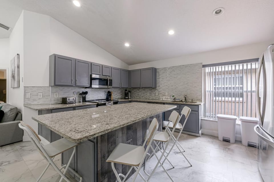 Poolside Fun 8 Mi to Disney! Family Getaway House in Kissimmee