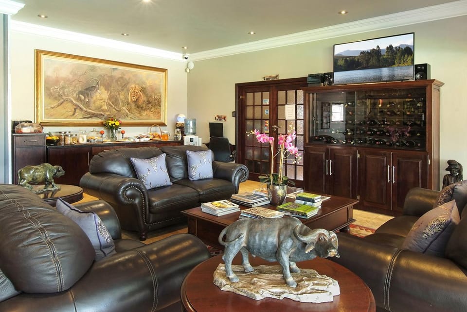 Communal lounge/ TV room, Lobby or reception, Lounge or bar