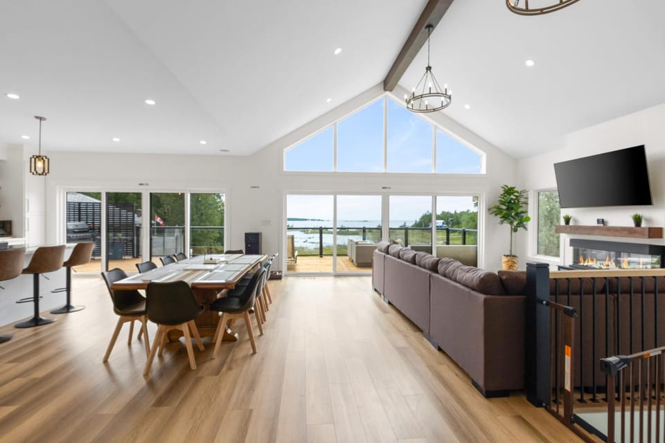 Modern Hay Bay Retreat Starlink Tobermory House in Tobermory