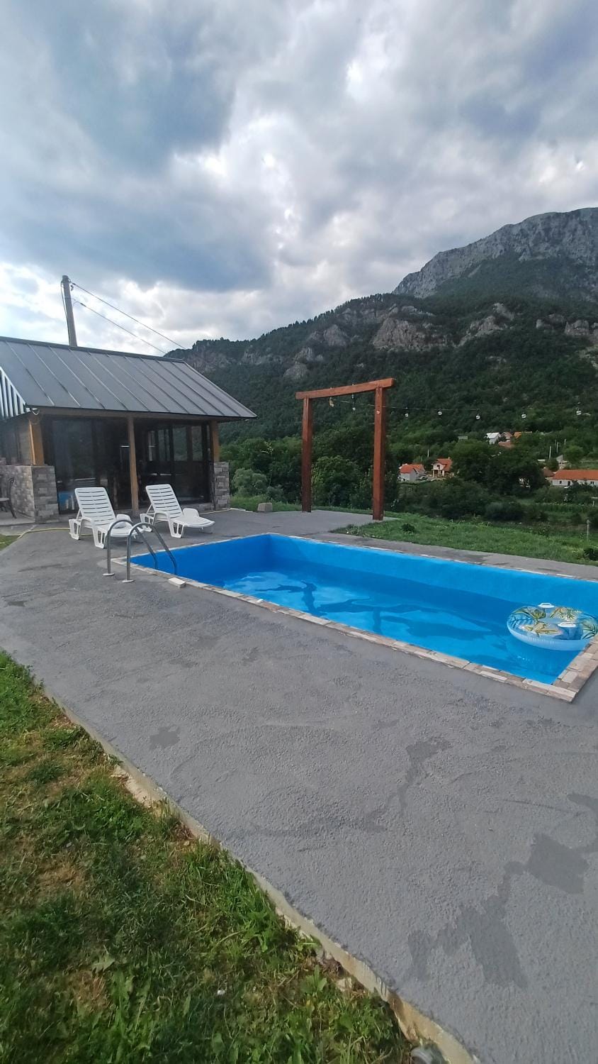 Morakovski raj House in Montenegro