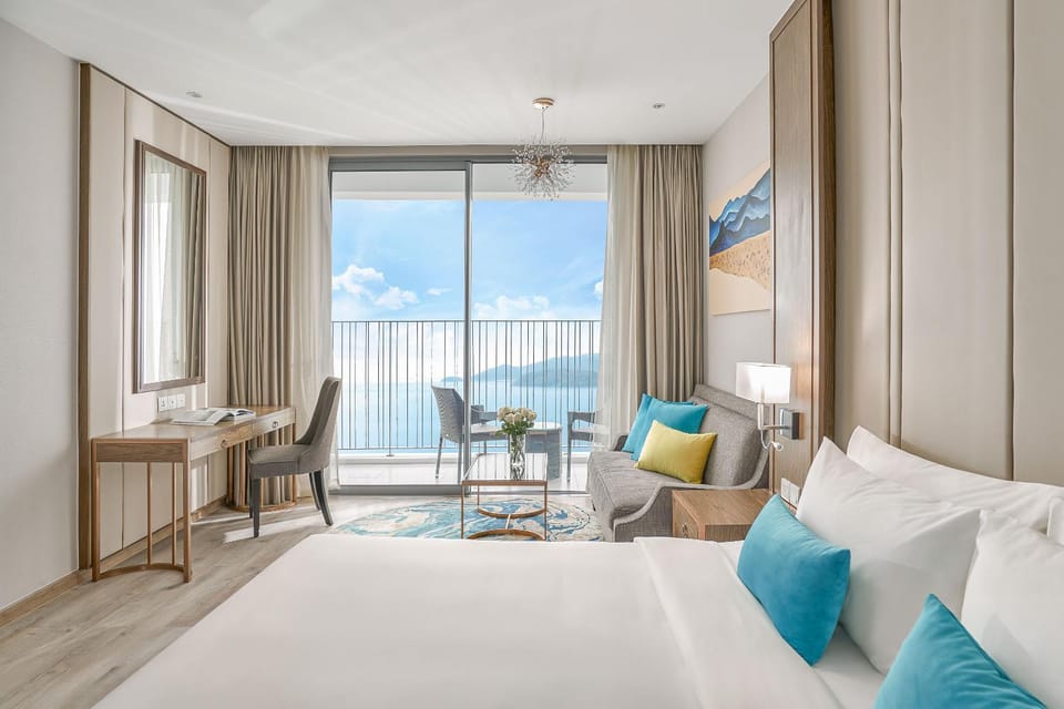 Bed, Natural landscape, Living room, Photo of the whole room, Seating area, Bedroom, Lake view, Mountain view, River view, Sea view