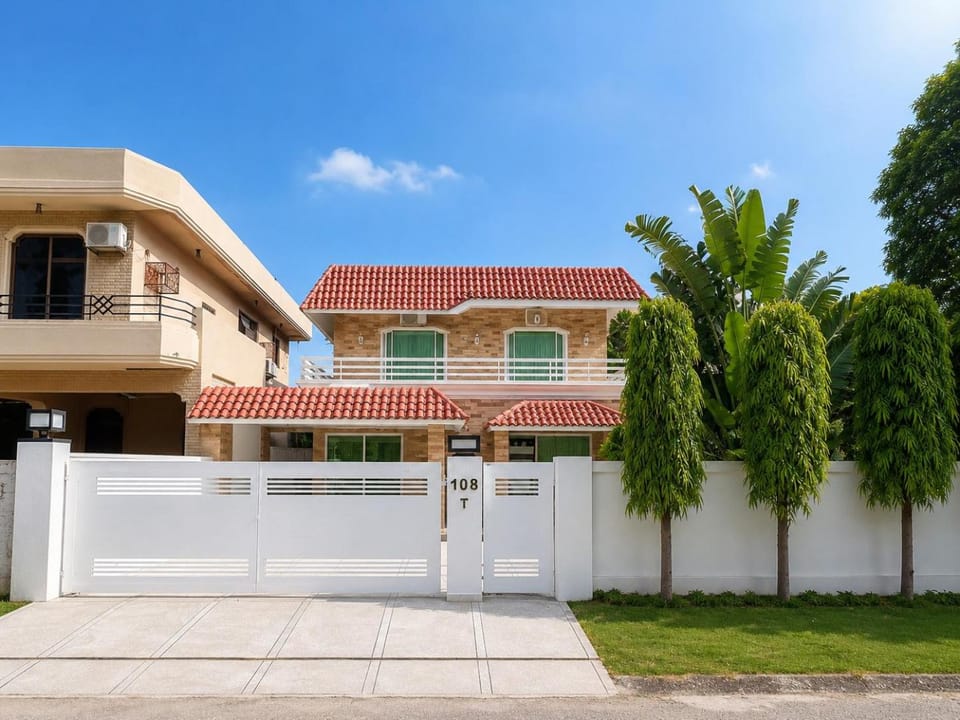 Ultra Modern Luxury Room in a Villa, DHA Phase 2 Vacation rental in Lahore