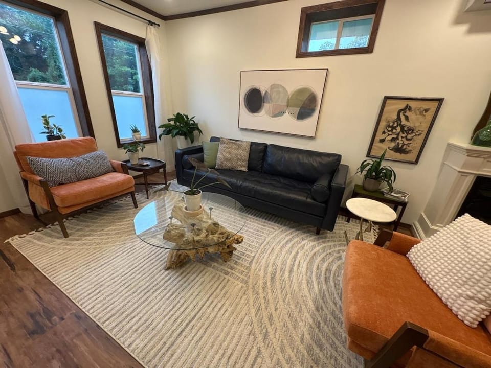 Living room, Seating area