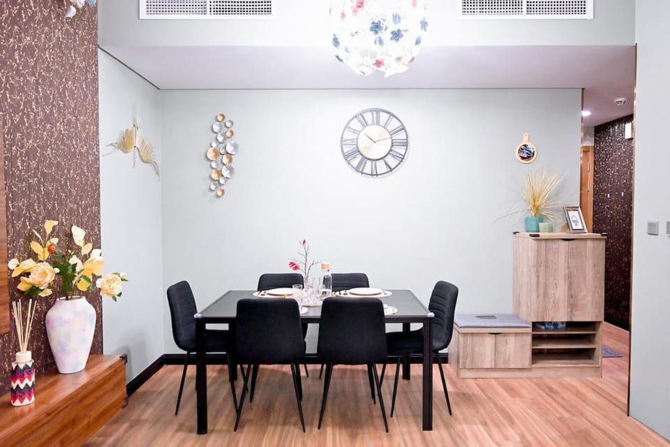 Seating area, Dining area