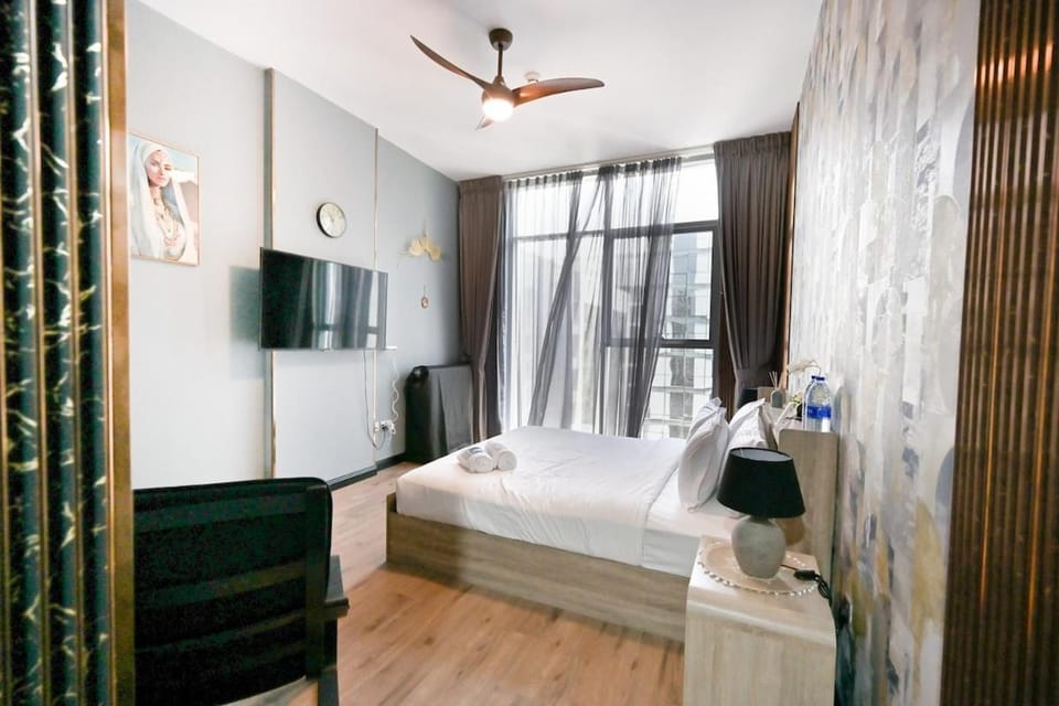 Bed, TV and multimedia, Photo of the whole room, Bedroom