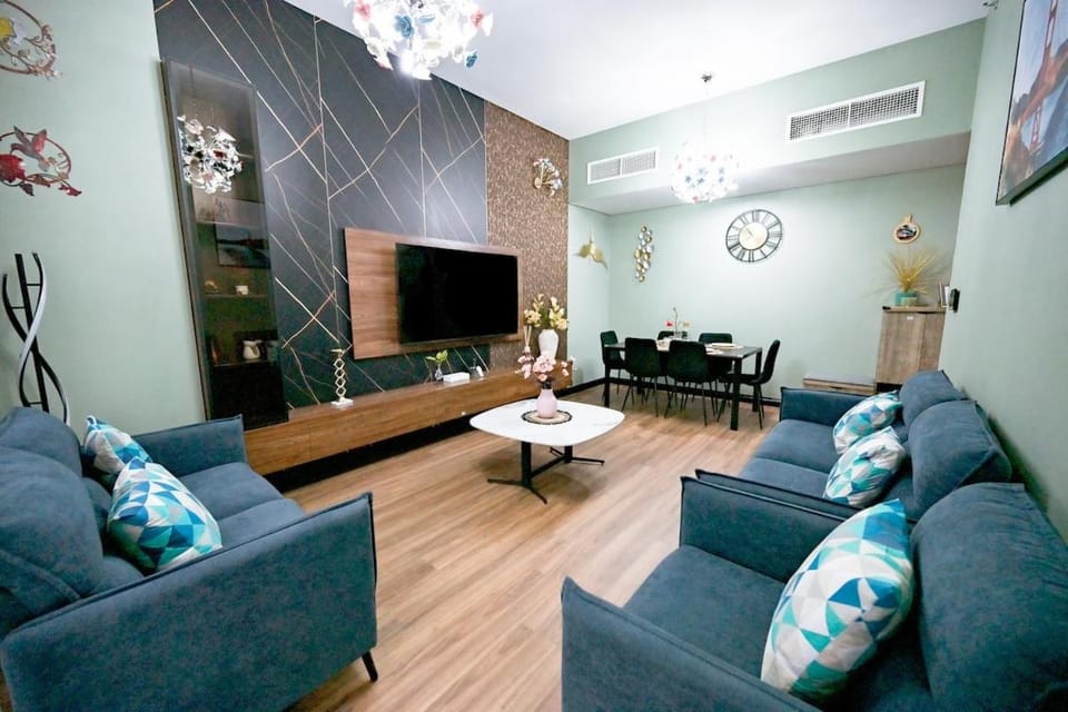 TV and multimedia, Living room, Evening entertainment