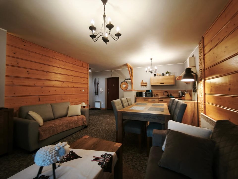 Kitchen or kitchenette, Living room, Seating area, Dining area