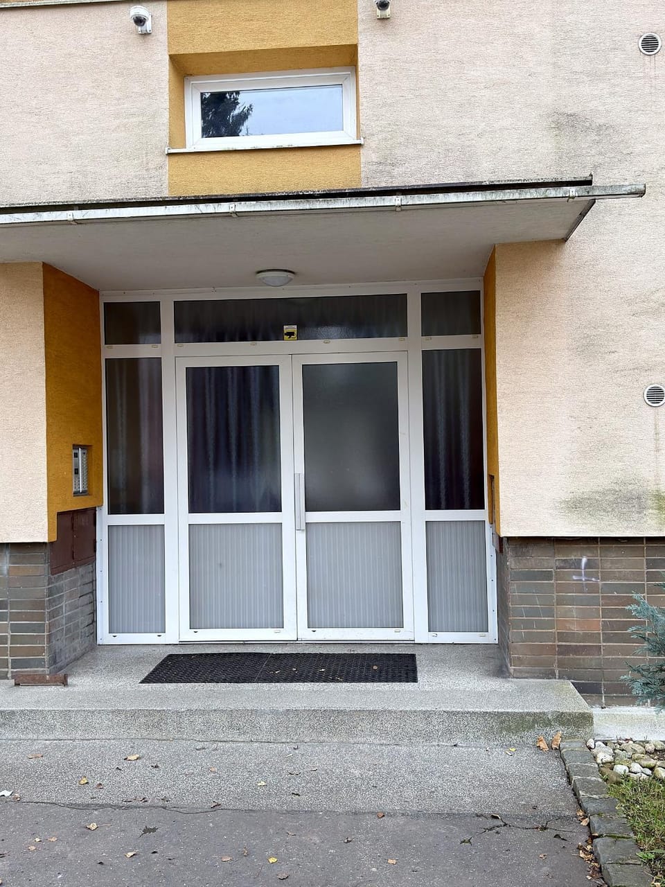 Facade/entrance