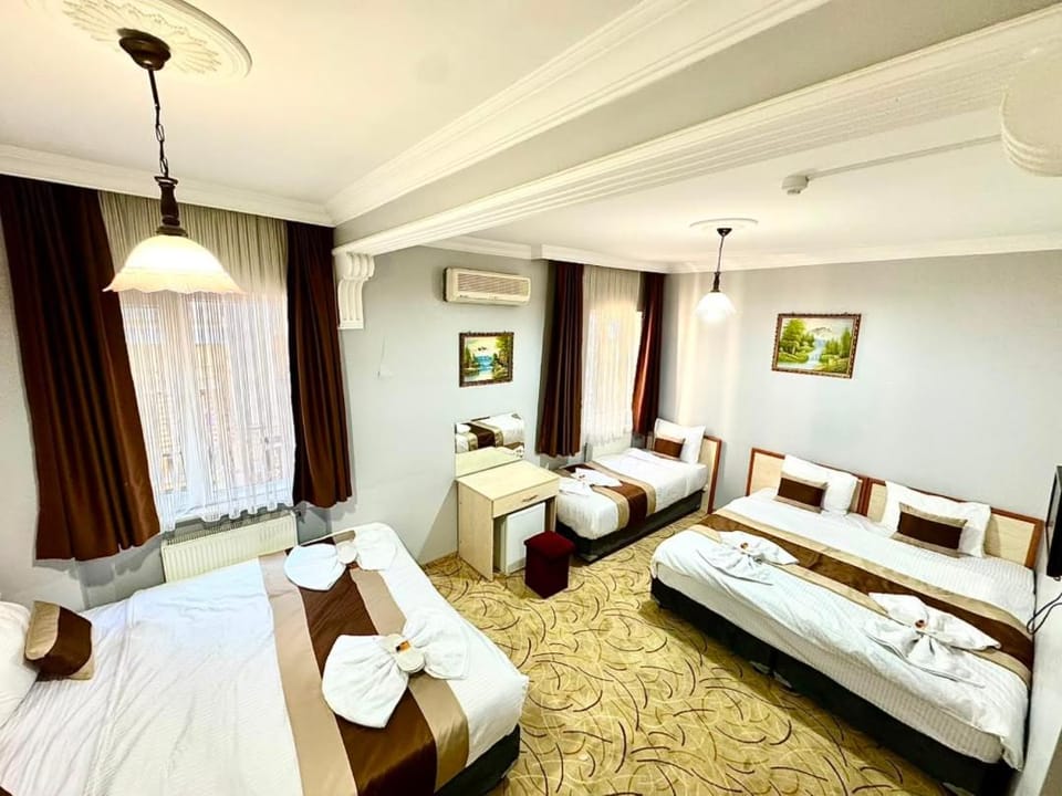 Bed, Living room, Photo of the whole room, Seating area, Bedroom, towels, air conditioner