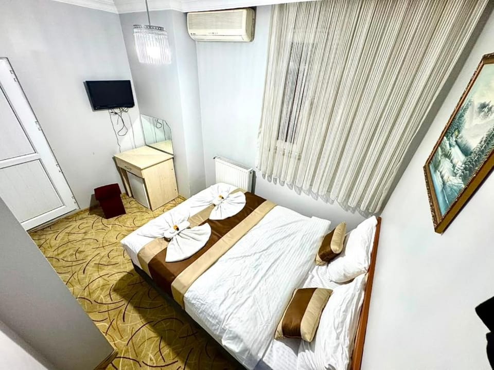 Bed, Photo of the whole room, Bedroom, towels, air conditioner