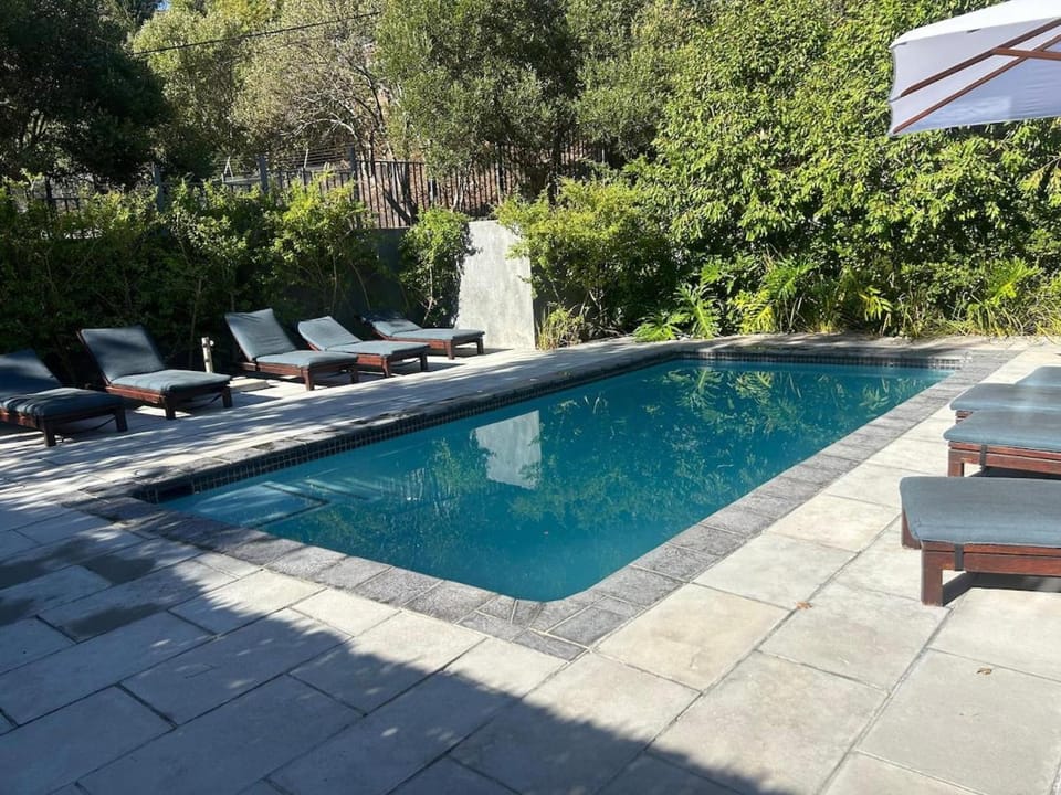 Exclusive 1 bed in Camps Bay Private Pool Apartment in Camps Bay