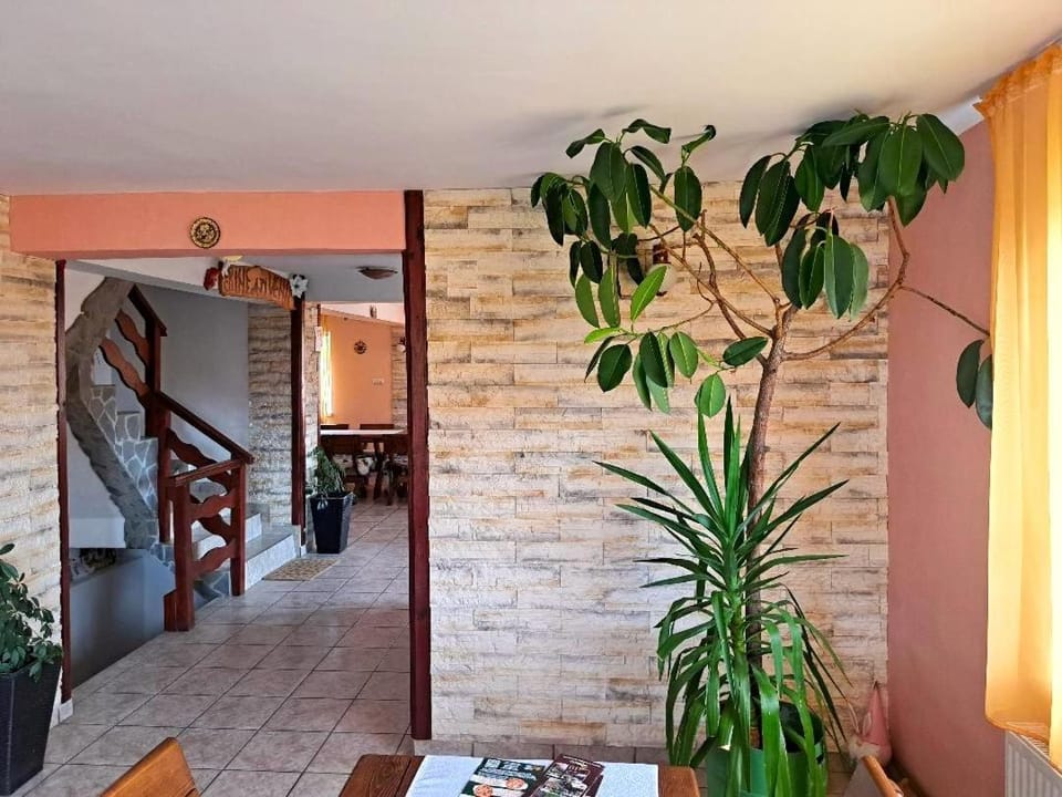 Casa Doi Crai Bed and Breakfast in Brașov County