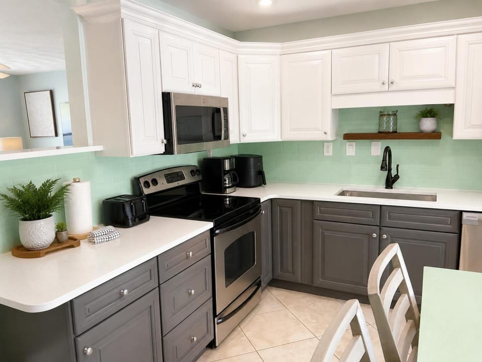 Kitchen or kitchenette, microwave, oven, kitchen