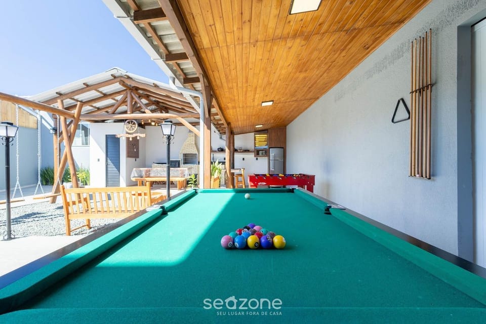 Game Room, Area and facilities