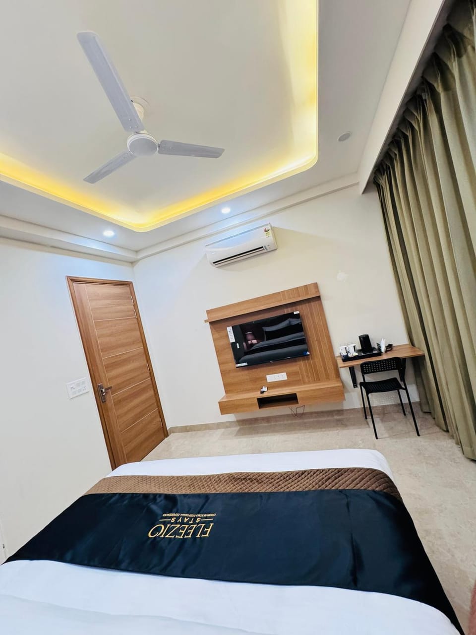 Communal lounge/ TV room, Bed, TV and multimedia, Photo of the whole room, Bedroom, air conditioner
