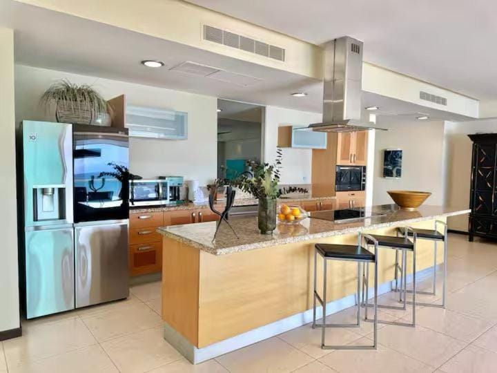 Beachfront Peninsula Puerto Vallarta-2nd floor Apartment in Puerto Vallarta