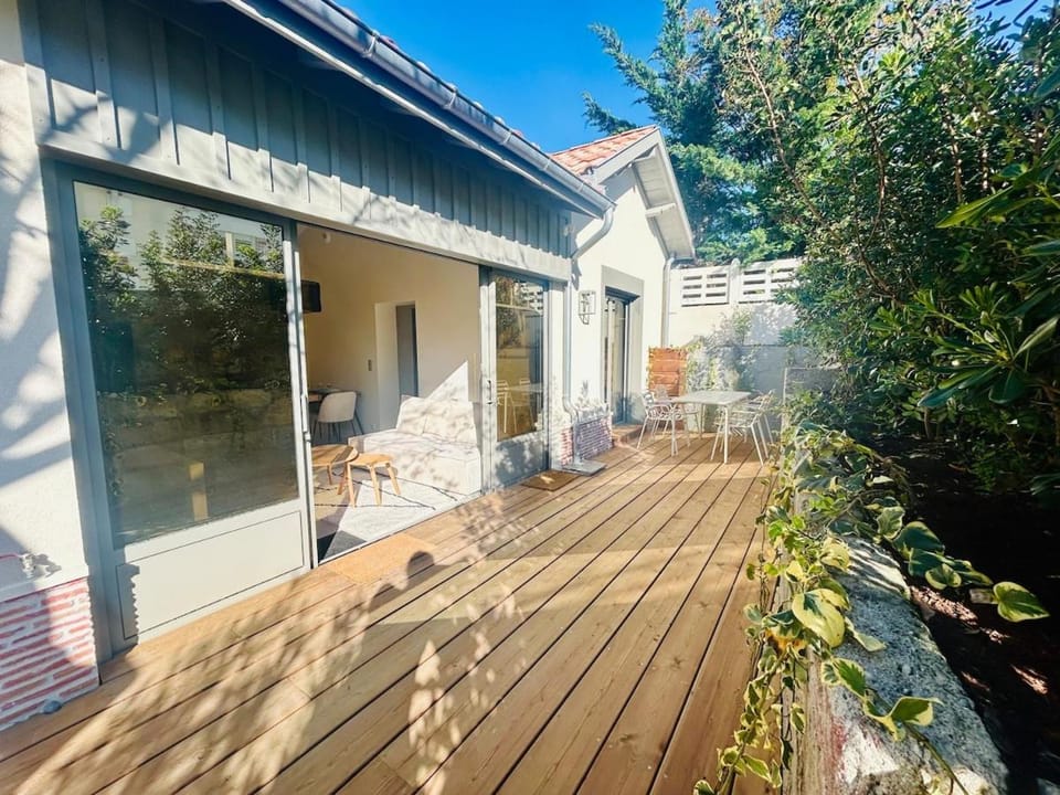 Magnifique appartement 2 personnes 5minpiedplage terrasse parking clim Apartment in Arcachon
