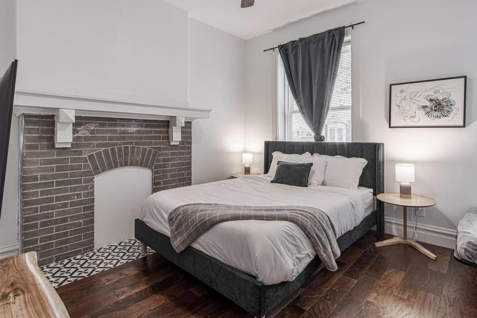 Modern St Louis Oasis 6BR Double Townhouse House in Saint Louis