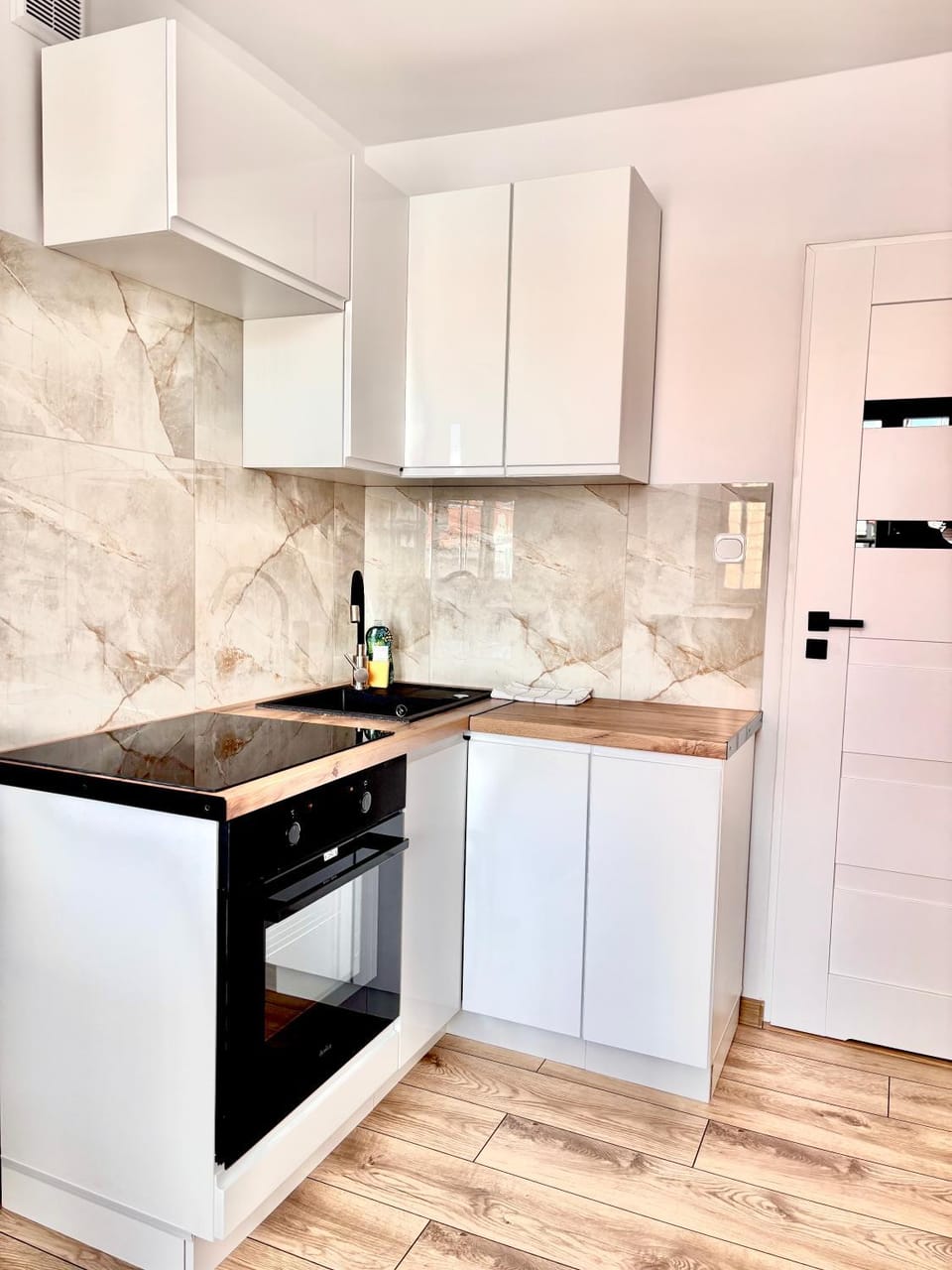 Apartament WHITE GLOVE LELEWELA stare miasto Apartment in Poland