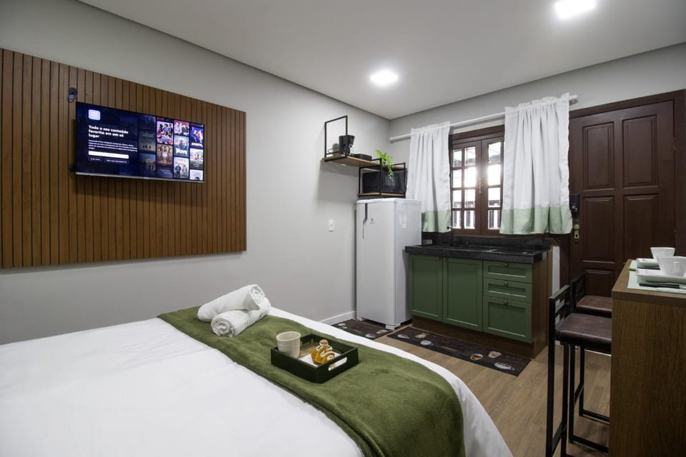 Kitchen or kitchenette, Bedroom