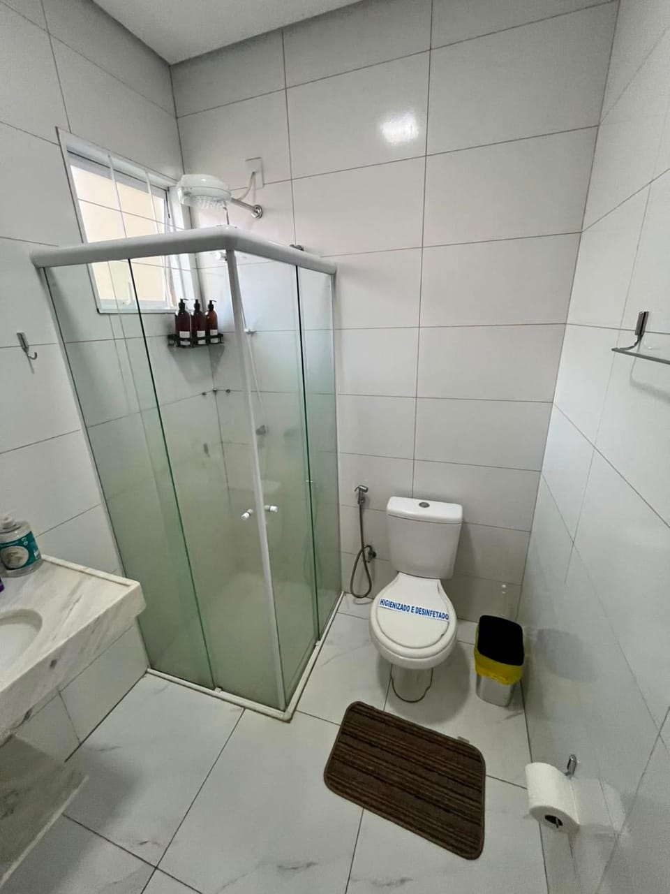 Shower, Toilet, towels