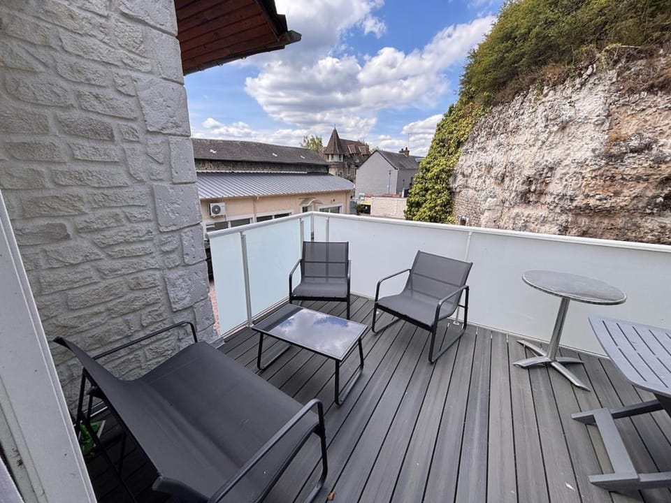 Apartment with Jacuzzi 5 minutes from Rouen Apartment in Normandy