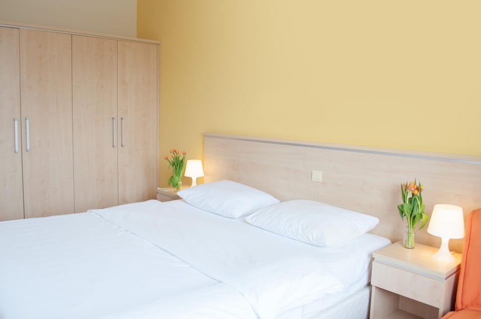 Bed, Bedroom, wardrobe