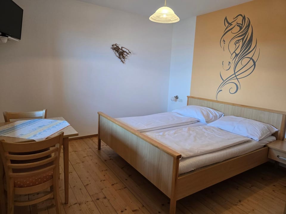 Bed, Photo of the whole room
