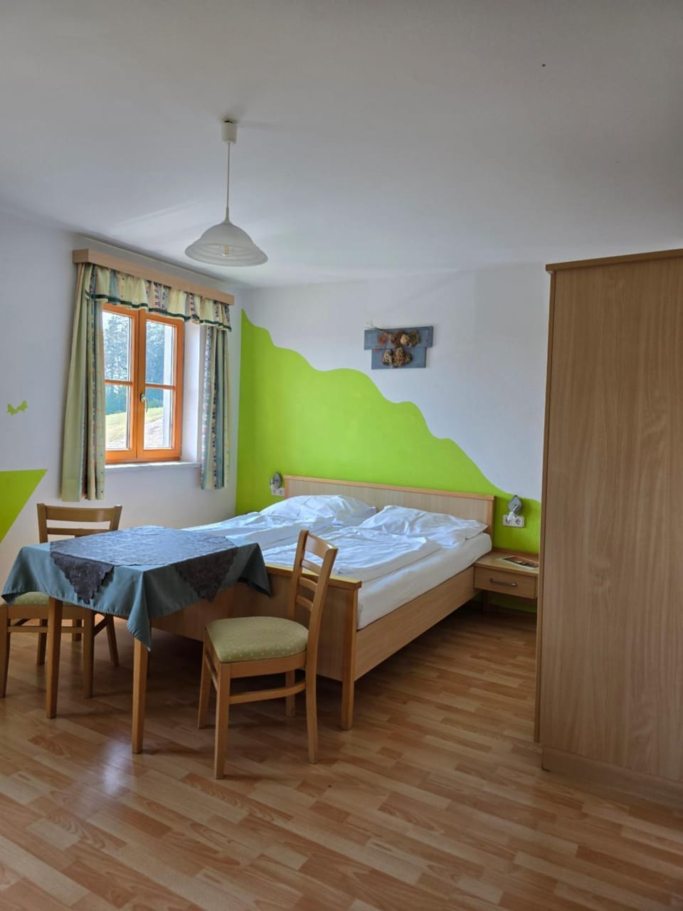 Bed, Photo of the whole room