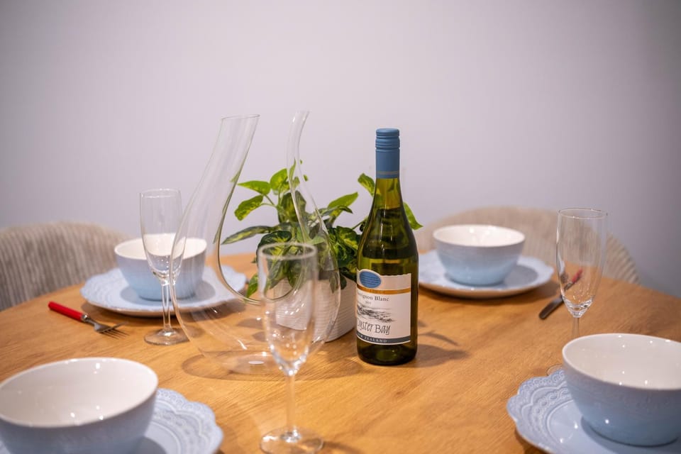 Decorative detail, Dining area, Alcoholic drinks