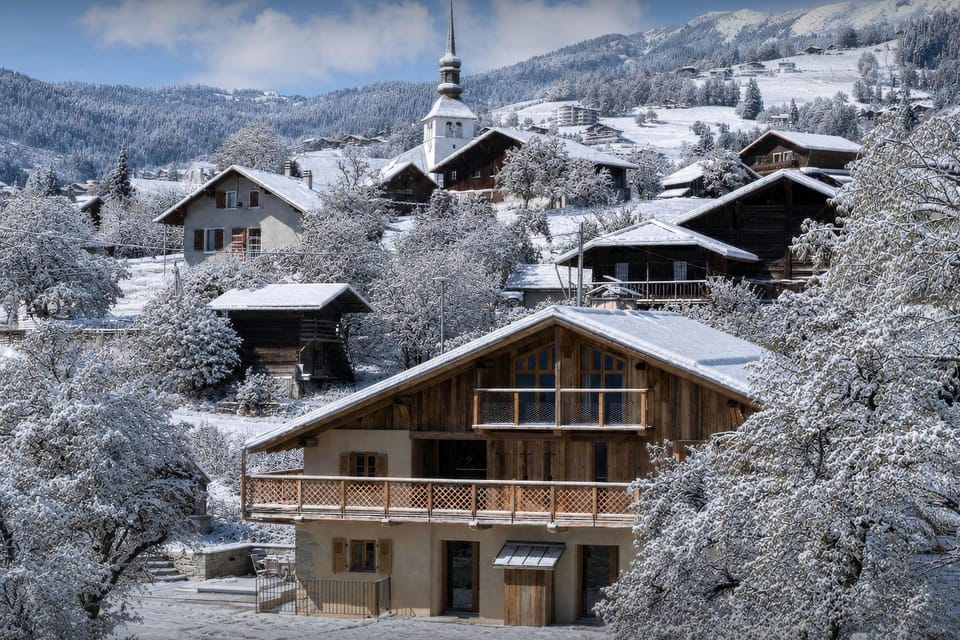 Property building, Day, Natural landscape, Winter, Mountain view