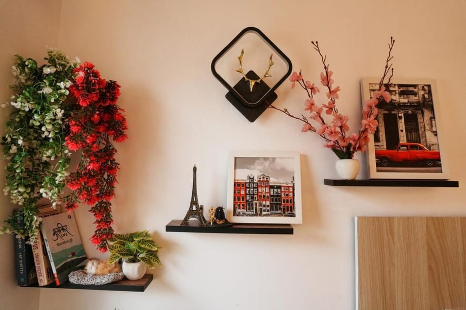 Hearthly Homes A Cozy Corner in Gaur City Apartment in Noida