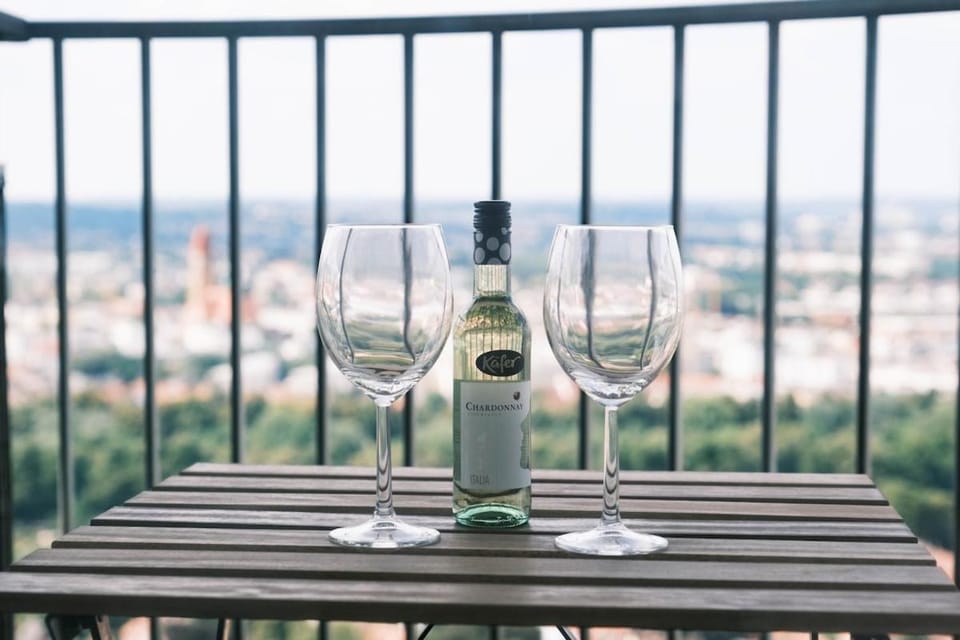 NEU Proud Skyline Suite im Augsburger Hotelturm 2 Balkone Apartment in Augsburg